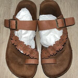 Women’s White Mountain Floral Toe Loop Sandals size 9